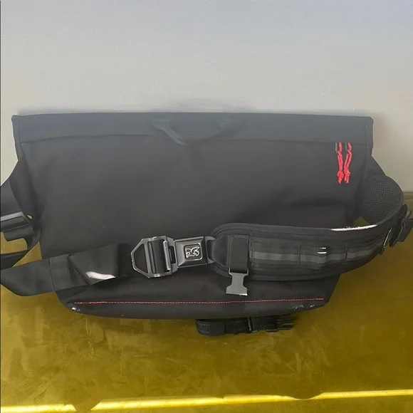 Chrome Buran III Black/Leather Messenger Bag - Picture 5 of 6